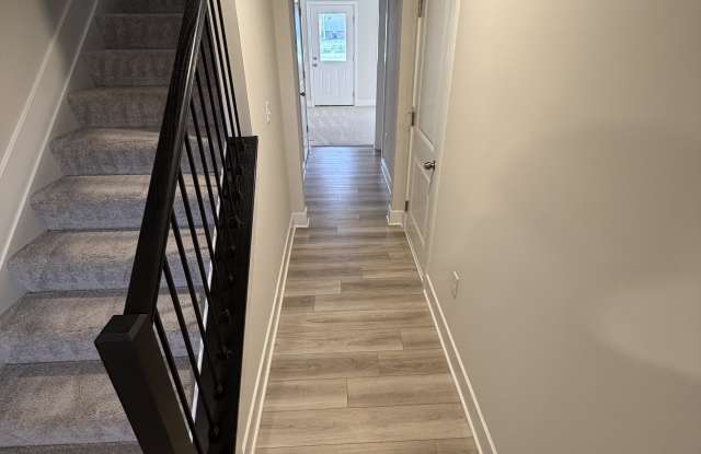 10933 Drummond Pl Gallery 4