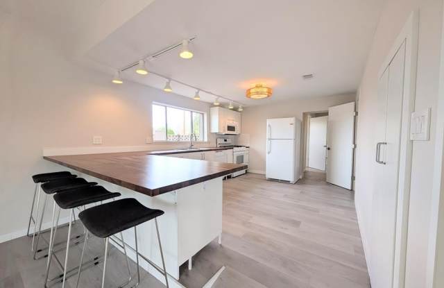 1108 W San Antonio St photos photos