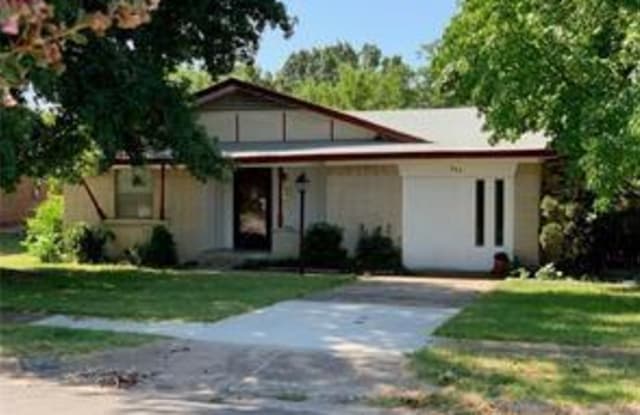 202 Gardenia Circle - 202 Gardenia Circle, Duncanville, TX 75137