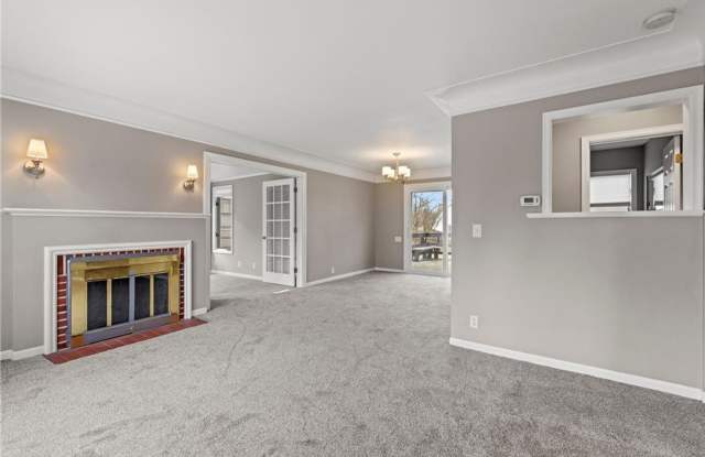 Charming Completely Remodeled Doll's House In Edina, Walk to shops  Restaurants, Pets OK! photos photos Charming Completely Remodeled Doll's House In Edina, Walk to shops  Restaurants, Pets OK! photos photos