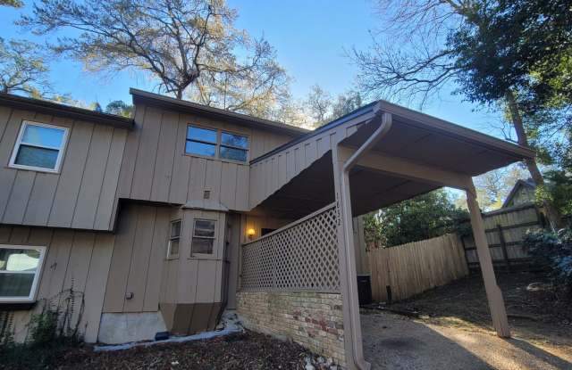MIDTOWN 2/2.5 w/ Large Fenced Yard, Deck, Washer/Dryer,  Huge Bedrooms! Avail NOW for $1495/month! photos photos
