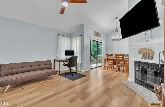 Room in 2 Bedroom Home at Tall Rock Ct Gallery 3