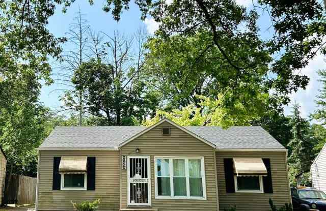 Bright  Convenient 3-Bedroom Home – 2450 Greenvale Rd photos photos