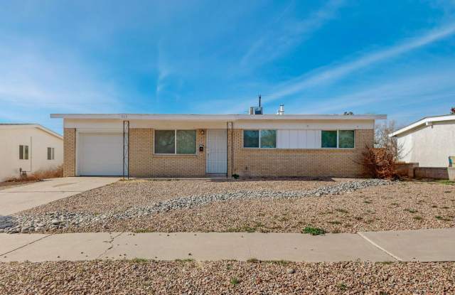 NE Mid-Century Modern 3 Badroom 1.5 Bath with garage photos photos