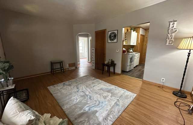 2 bed, 1 bath home for rent in Waterloo photos photos