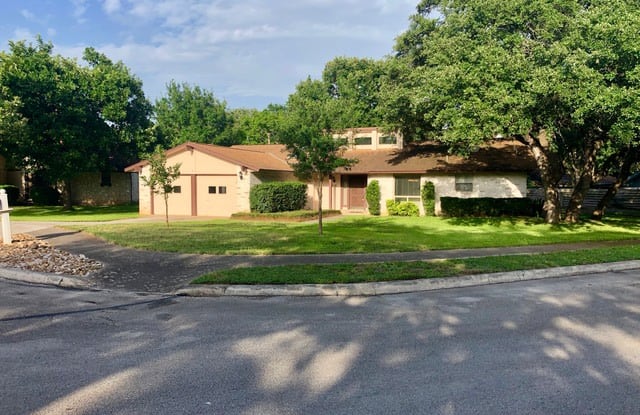 210 SANDHILL DR - 210 Sandhill Drive, Universal City, TX 78148