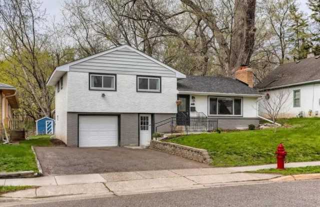 1825 41st Avenue Northeast photos photos