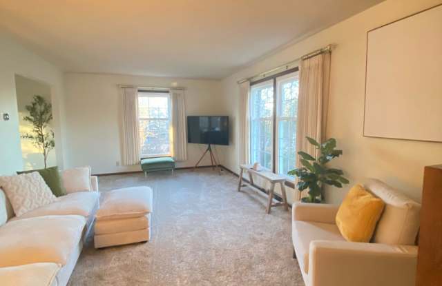 1101 Mimosa Court Gallery 4