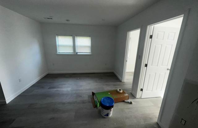 408 Chaplin Street Southeast - 4 photos photos