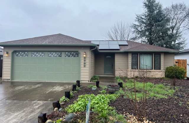 NEW TO MARKET, CLOSE TO SOUTH MEDFORD HIGH SCHOOL photos photos