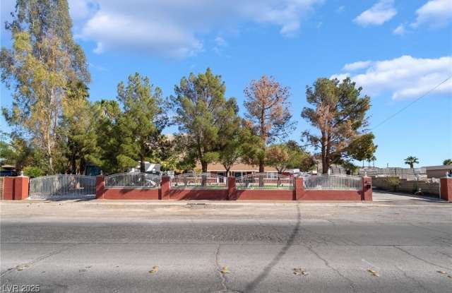 724 N Fogg Street photos photos