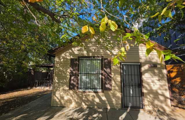 Charming 2-Bedroom Home with Large Fenced Yard Near Light Rail! Gallery 1