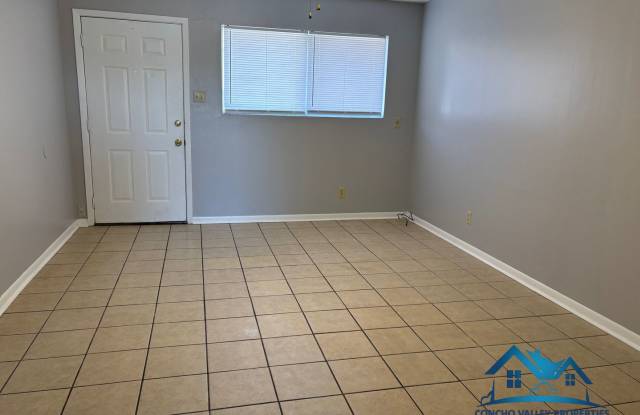 For Rent - 2 Bed/ 1 Bath Duplex - Water Included - 1535 Fulton Gallery 4