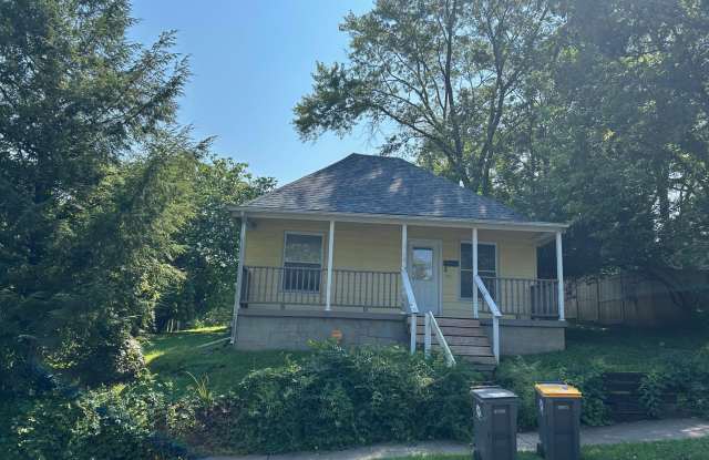 Bungalow Near Downtown Bloomington – 3 Beds, 2 Baths, Off-Street Parking photos photos