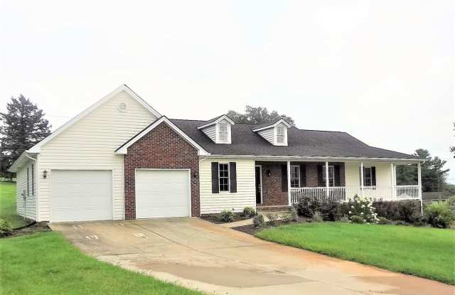 Spacious Detached Home in Great Location and Mountain Views photos photos