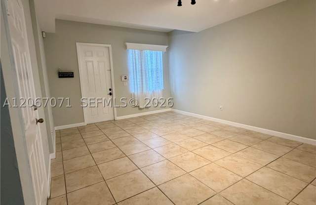 1067 NE 41st Pl Gallery 2