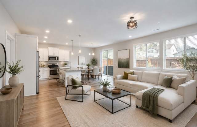 Beautiful 3 Bedroom Home in Great Location Gallery 3