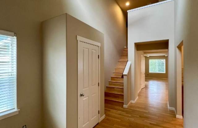 PENDING APPLICATIONS; Spacious 4 BD - Yard Maint. Included! Gallery 4