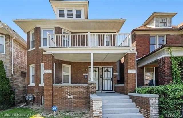 1045 Casgrain Street photos photos