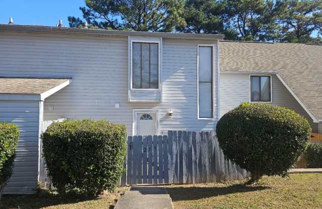 2 Bedroom, 1.5 Bathroom Townhouse Available in Jonesboro - 275 Country Club Drive, Clayton County, GA 30238