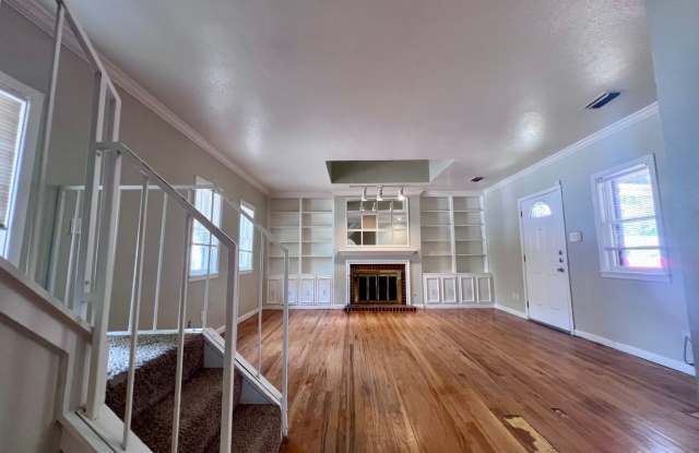 Unique 2 Story Home Gallery 4