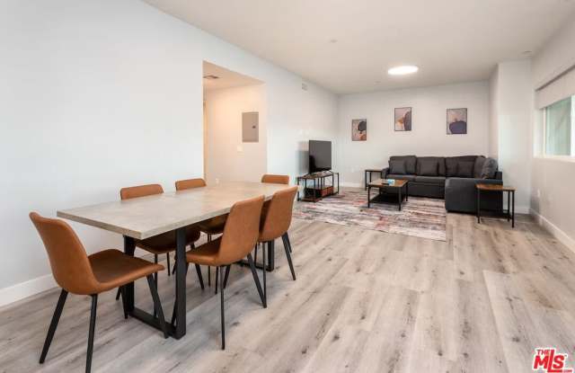 917 S Berendo St - 917 South Berendo Street, Los Angeles, CA 90006