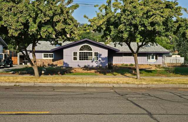 406 2nd Street, La Grande, Oregon 97850 - 406 2nd Street, La Grande, OR 97850