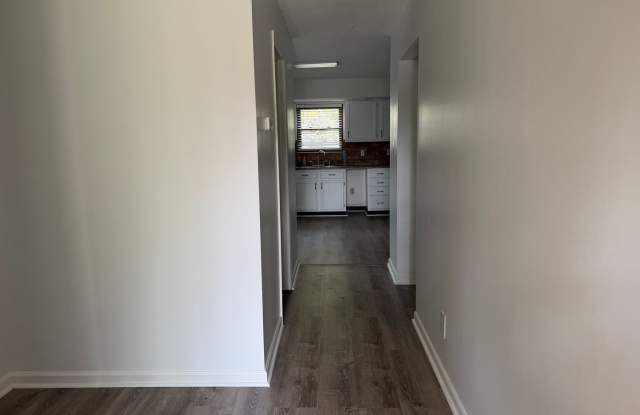 West Knoxville 37923 - 3 bedroom, 2.5 bath condo - Call Sharon Arnwine (865) 313-7215 Gallery 3
