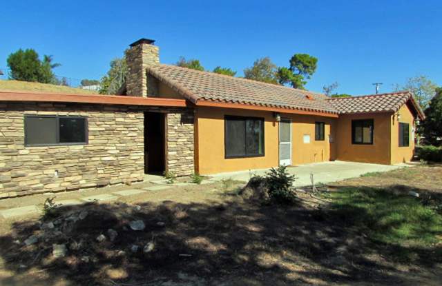 2BR w/ In-Unit Laundry, Fireplance  A/C in Yucaipa photos photos