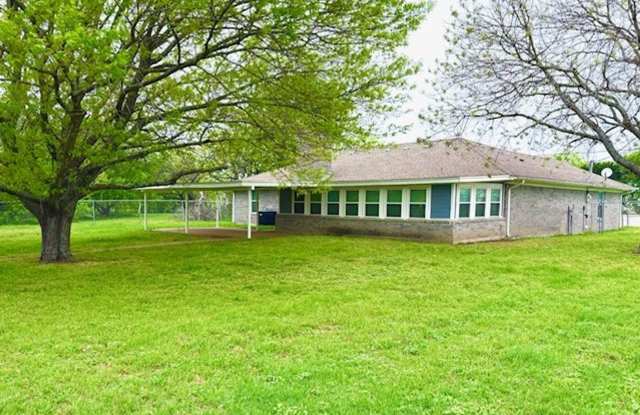 Charming 3-Bed, 2-Bath Home in China Spring – Includes Kitchen Appliances, Fenced Backyard  Spacious Garage/Workshop! photos photos