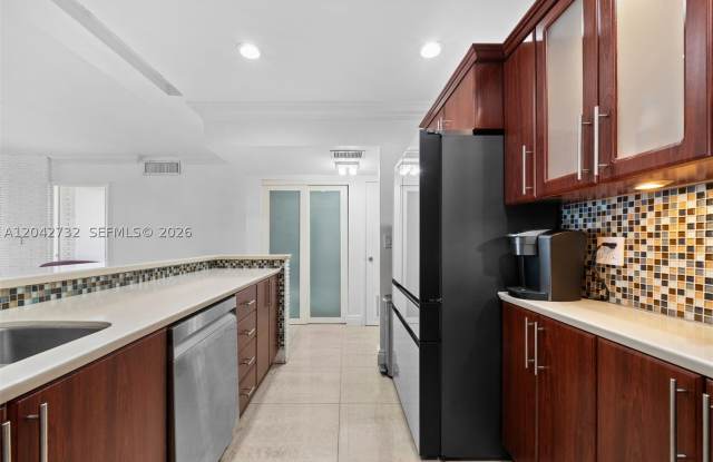 20100 W Country Club Dr Gallery 2
