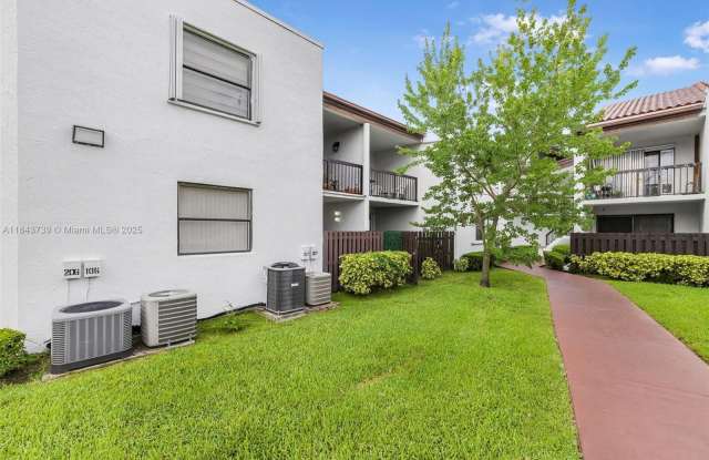 9407 Fontainebleau Blvd photos photos