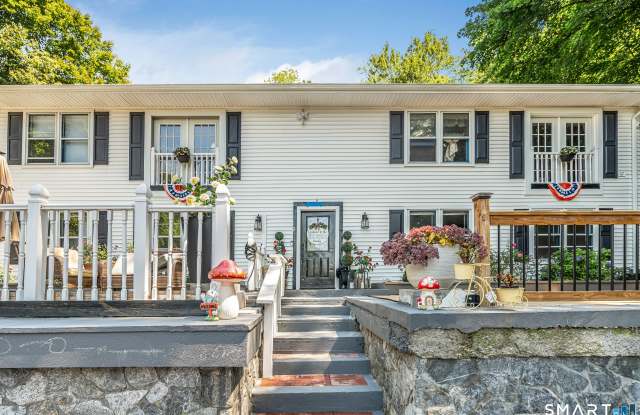112 Woodbine Street Gallery 2
