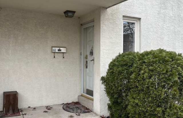 105 MONTROSE Avenue Gallery 2