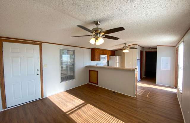 Country 2 Bedroom 1 Bath with a fenced Yard - 590 Glag Lane, Guadalupe County, TX 78155 Country 2 Bedroom 1 Bath with a fenced Yard - 590 Glag Lane, Guadalupe County, TX 78155