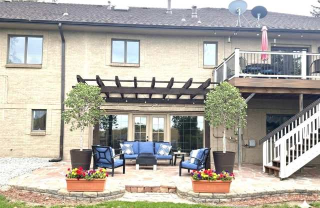 3 Bedroom, 2 bath Garden Level Unit in the Ken Caryl Neighborhood - 7522 South Mount Zirkel, Ken Caryl, CO 80127