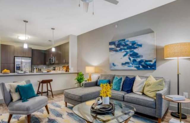 11170 Huebner Oaks Gallery 3