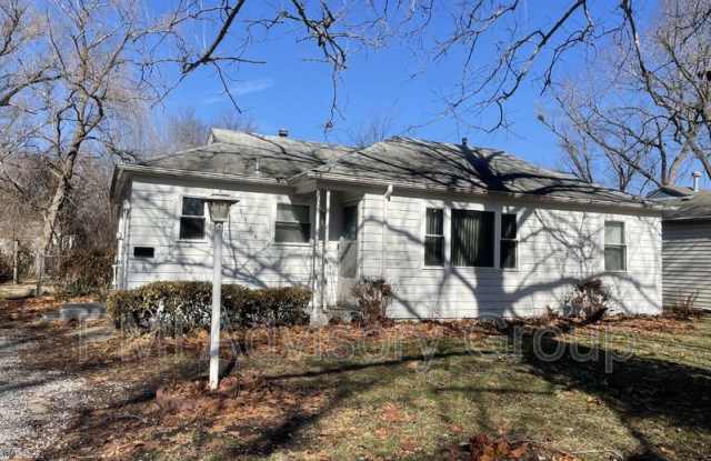 2424 SW 25th Dr photos photos