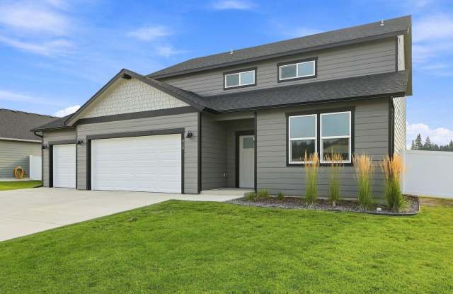 Spacious 5-Bedroom with Loft with 3-Car Garage Gallery 2