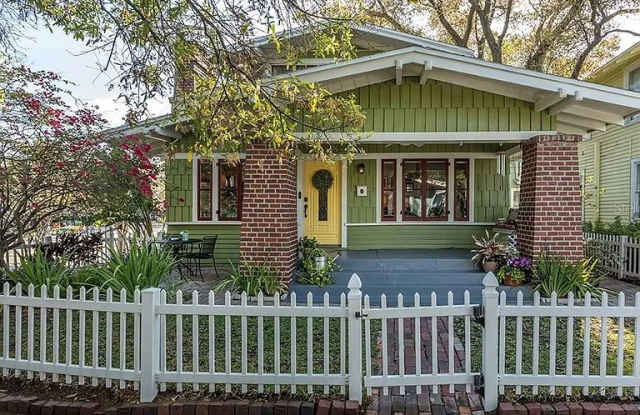 702 South Bungalow Terrace photos photos