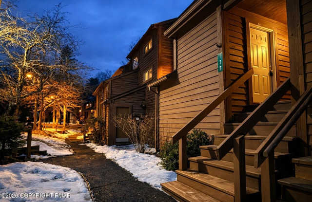 138 English Court - 138 English Court, Saw Creek, PA 18324