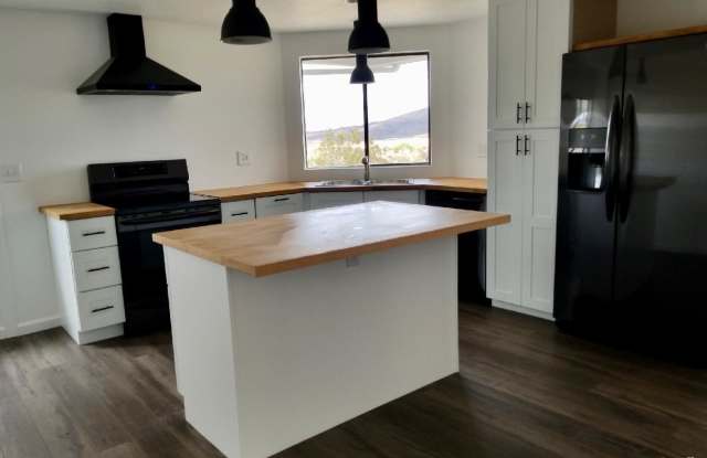 6715 Mount Lassen Avenue Gallery 3