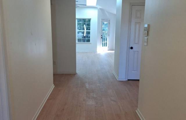 Great location off Lovell Rd in West Knoxville Gallery 3