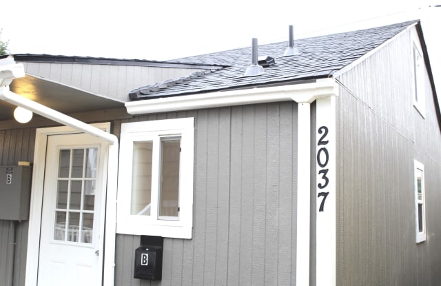 2037 South 8th Street, Apt B - 2037 S 8th St, Tacoma, WA 98405