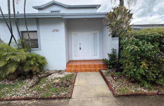 6706 SW 152nd Ct photos photos