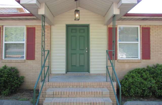 Charming 2BD/1BA Garden-Style Apartment photos photos