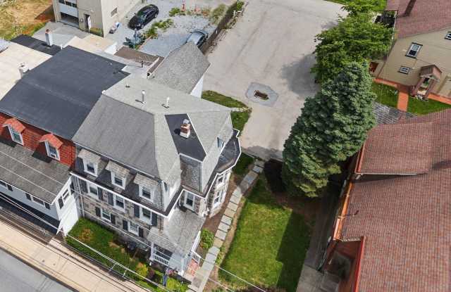 116 E KING Street Gallery 3