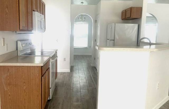 3 bed 2 bath home that has been freshly painted and tiled throughout Gallery 3