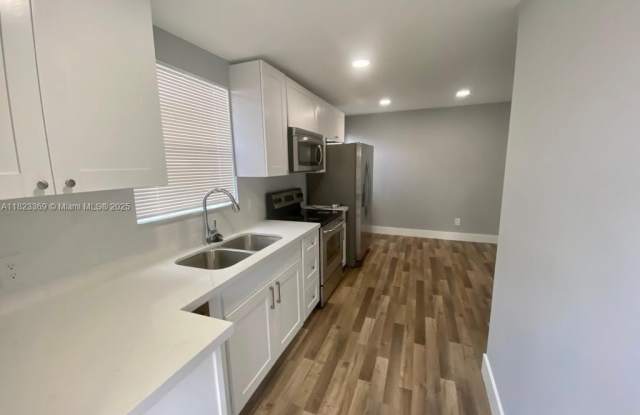 345 NE 168th St photos photos