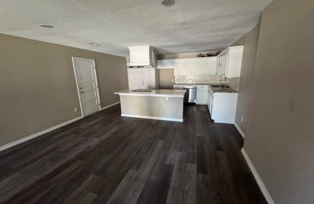605 South Ridgeway Drive Gallery 4